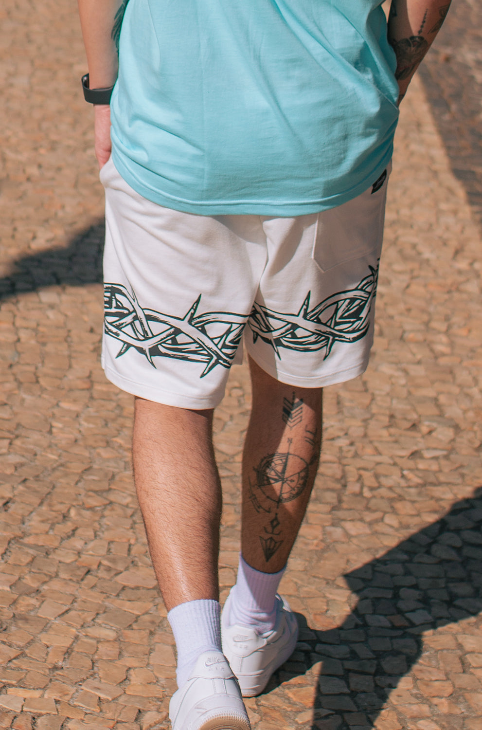 CROWN OF THORNS OFF-WHITE SHORTS