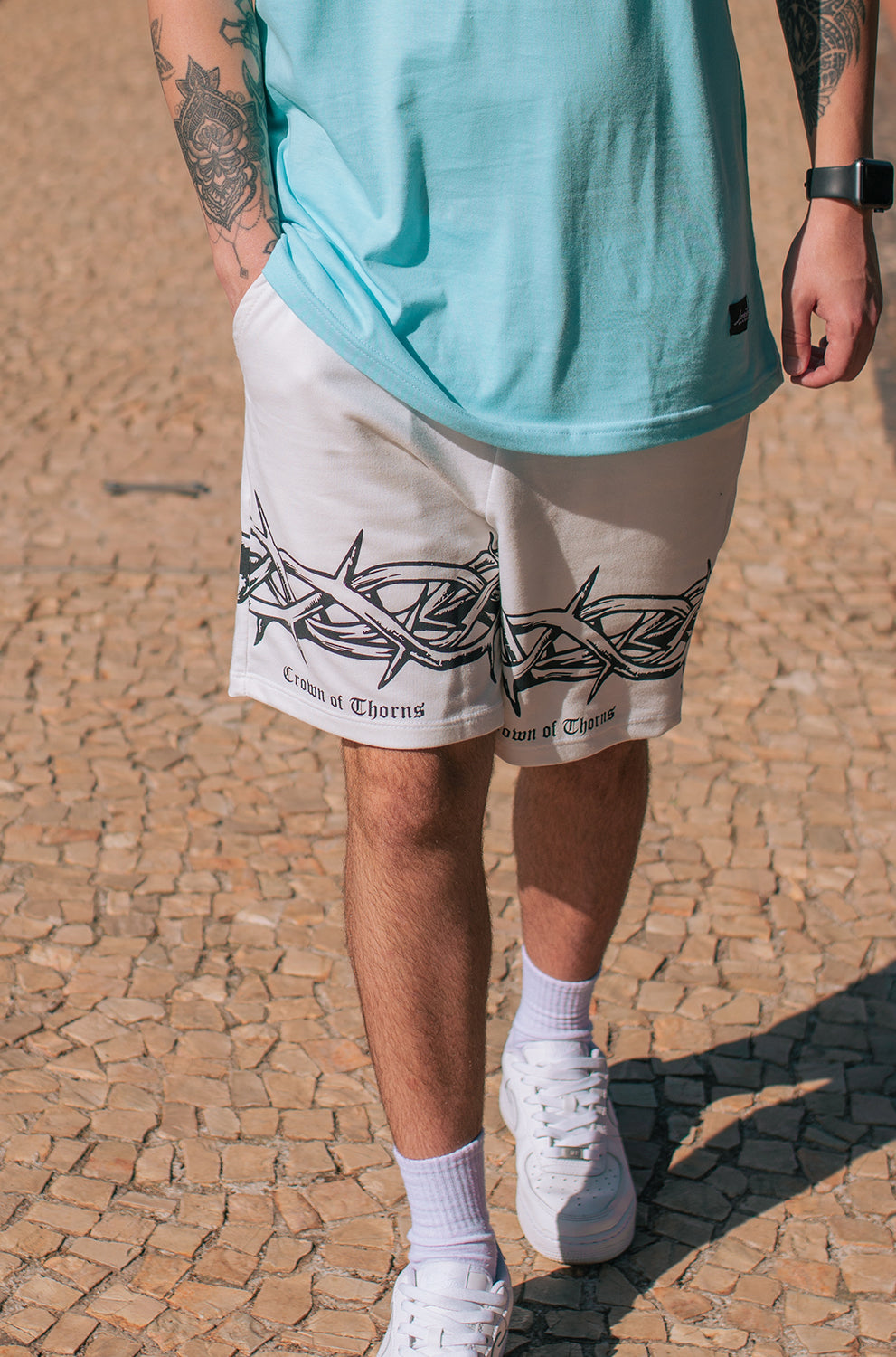 CROWN OF THORNS OFF-WHITE SHORTS