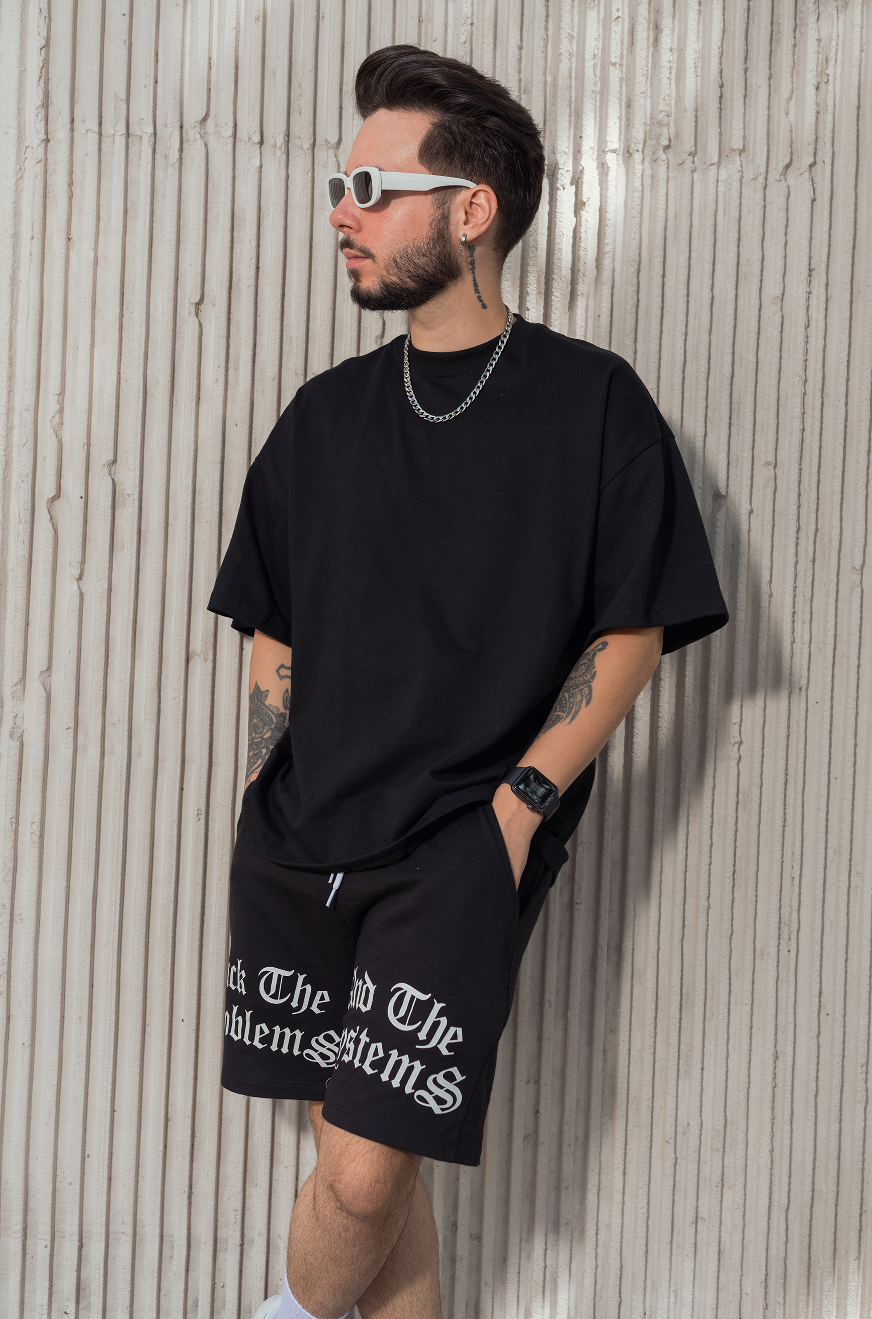 BLACK OVERSIZED T-SHIRT